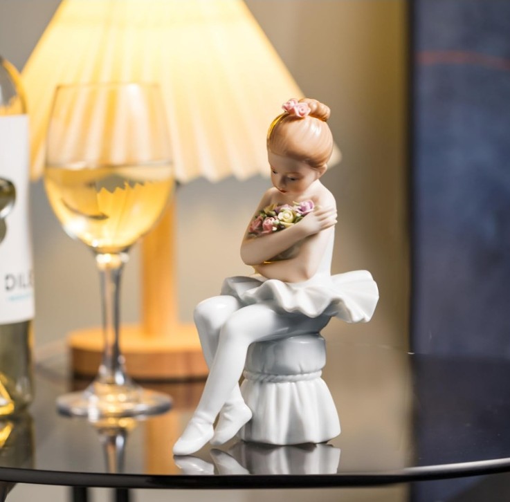 MTME Porcelain Figurines, Memory in My Heart - Image 2