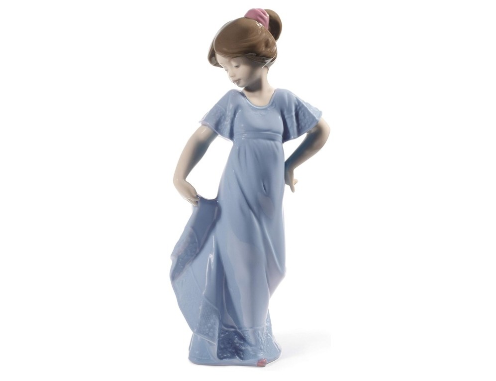 NAO How Pretty! (Special Edition). Porcelain Girl Figure.